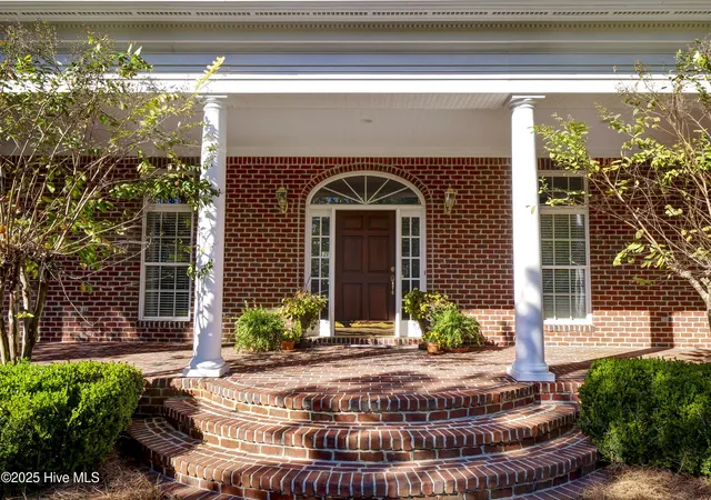 Photo 3 of Mansion for sale at 1929 Glen Meade Rd, Wilmington, NC 28403 | MLS# 100559823 | Listing updated on 2026-08-19