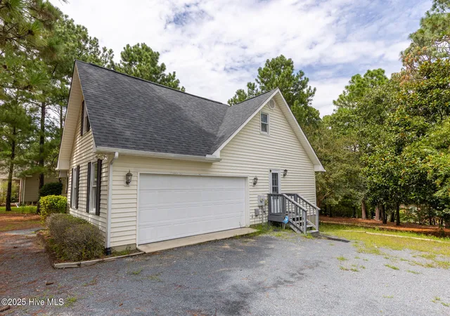 Homes for sale in West End, NC | 102 Seminole Ct, West End, NC 27376 | MLS# 100525048