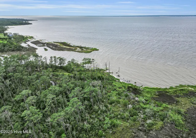 4th image of 705 Sandy Point Dr, Beaufort, NC 28516 | MLS# 100571100