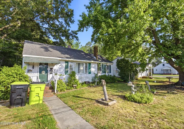 Homes for sale in Ahoskie, NC | 319 Lloyd St S, Ahoskie, NC 27910 | MLS# 100585449