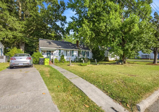 Homes for sale in Ahoskie, NC | 319 Lloyd St S, Ahoskie, NC 27910 | MLS# 100585449