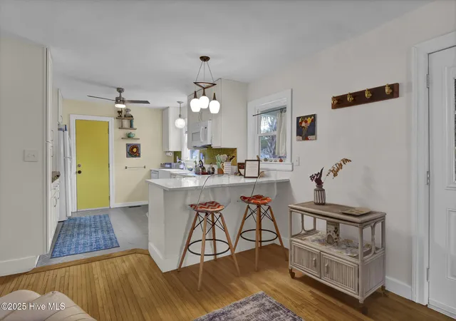 Photo 3 of Single family home for sale at 606 Ivey Cir, Wilmington, NC 28401 | MLS# 100576725 | Listing updated on 2026-09-16