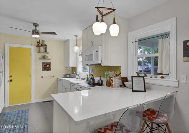 Photo 4 of Single family home for sale at 606 Ivey Cir, Wilmington, NC 28401 | MLS# 100576725 | Listing updated on 2026-09-16