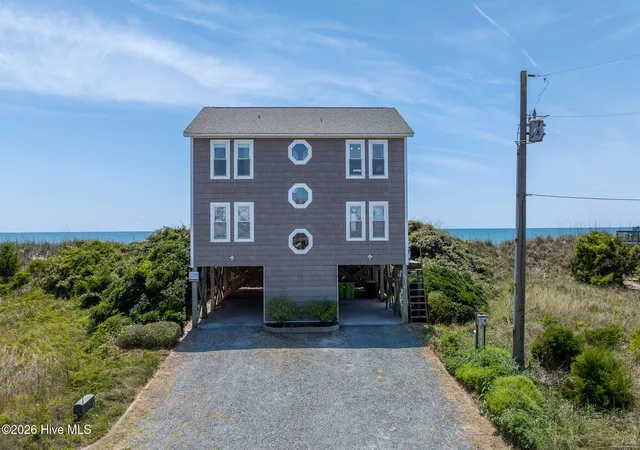 Photo 3 of Single family home for sale at 516 Ocean Dr, North Topsail Beach, NC 28460 | MLS# 100574906 | Listing updated on 2026-08-18