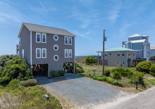 Photo 3 of Single family home for sale at 516 Ocean Dr, North Topsail Beach, NC 28460 | MLS# 100574906 | Listing updated on 2026-08-18