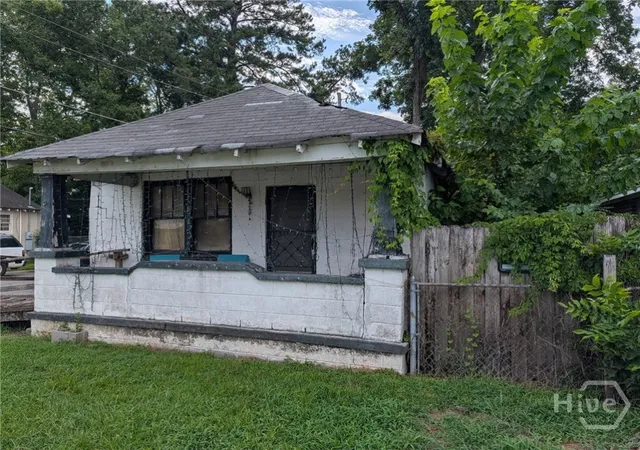 Photo 1 of Single family home for sale at 3209 Bulloch St, Savannah, GA 31405 | MLS# SA362556 | Listing updated on 2026-08-12