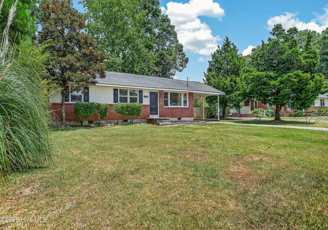 Photo 3 of Single family home for sale at 105 Kitt Dr, Jacksonville, NC 28540 | MLS# 100588013 | Listing updated on 2026-10-16
