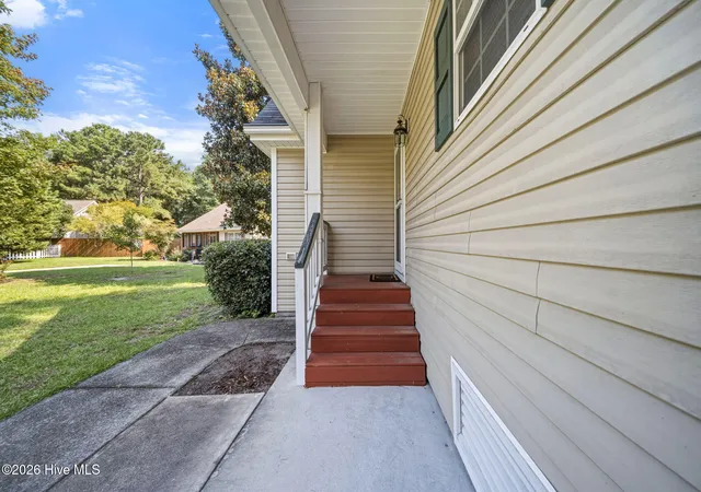 Photo 4 of Single family home for sale at 5705 Highgrove Pl, Wilmington, NC 28409 | MLS# 100596276 | Listing updated on 2026-10-01