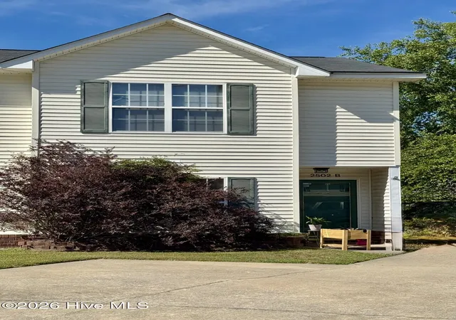 Homes for sale in Greenville, NC | 2502 Bluff View Ct #B, Greenville, NC 27834 | MLS# 100574971