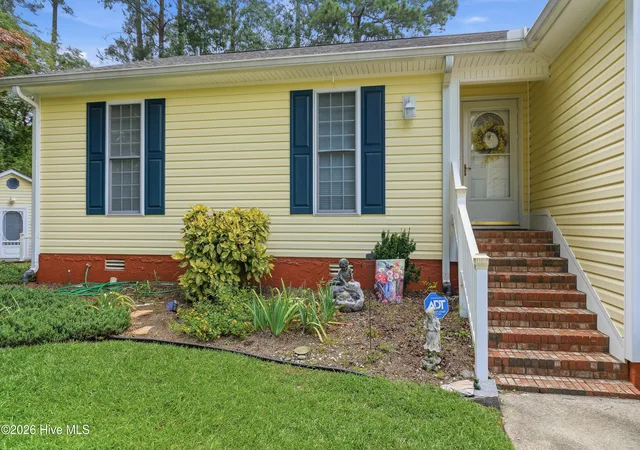 Photo 3 of Single family home for sale at 109 Commander Cir, New Bern, NC 28562 | MLS# 100599876 | Listing updated on 2026-08-29
