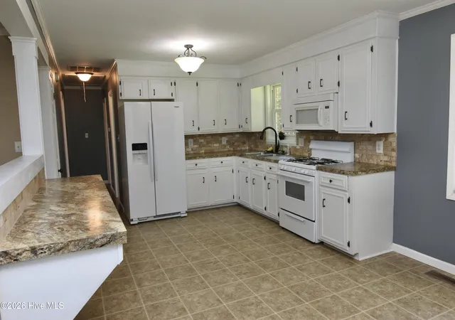 Photo 3 of Single family home for sale at 1811 John Small Ave, Washington, NC 27889 | MLS# 100596817 | Listing updated on 2026-09-05