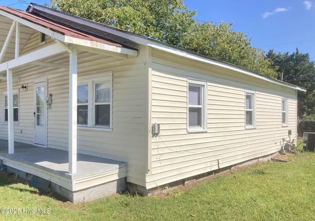 3rd image of 310 Jones St, New Bern, NC 28562 | MLS# 100565041