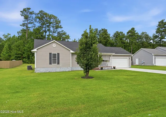 Photo 3 of Single family home for sale at 102 Laredo Dr, Jacksonville, NC 28540 | MLS# 100594716 | Listing updated on 2026-10-01