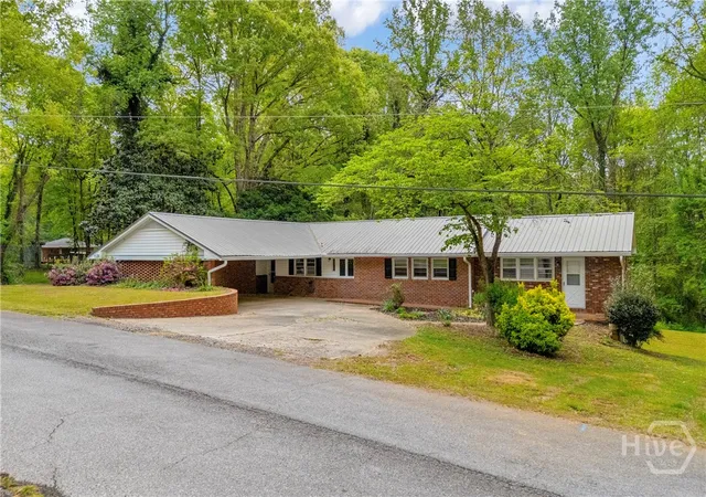 Photo 3 of Single family home for sale at 231 Honeysuckle Dr, Commerce, GA 30529 | MLS# CL353932 | Listing updated on 2026-10-08
