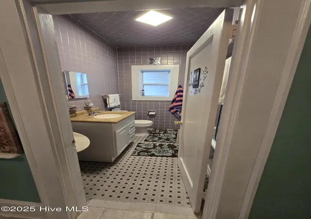 Photo 4 of Single family home for sale at 1014 N Independence St, Kinston, NC 28501 | MLS# 100541789 | Listing updated on 2026-09-21