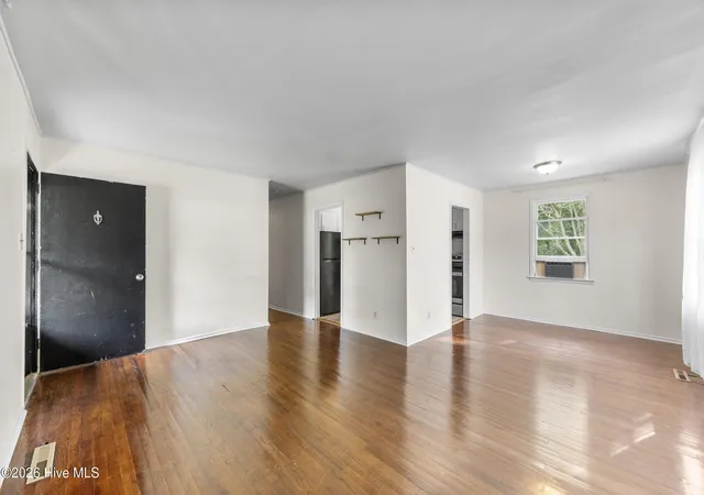 image of 530 Oak Ln, Jacksonville, NC 28540 | MLS# 100576614