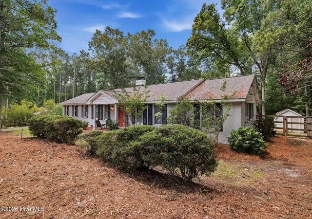 Photo 3 of Single family home for sale at 224 Heather Ln, Southern Pines, NC 28387 | MLS# 100589816 | Listing updated on 2026-09-03
