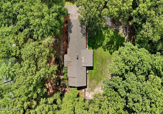 Photo 4 of Single family home for sale at 224 Heather Ln, Southern Pines, NC 28387 | MLS# 100589816 | Listing updated on 2026-09-03