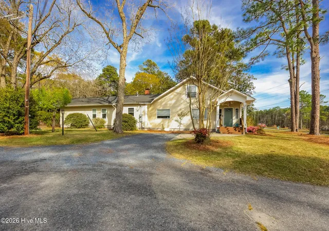 Photo 2 of Single family home for sale at 901 E Main St, Aberdeen, NC 28315 | MLS# 100564042 | Listing updated on 2026-09-01
