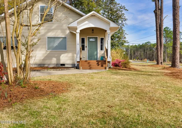 Photo 3 of Single family home for sale at 901 E Main St, Aberdeen, NC 28315 | MLS# 100564042 | Listing updated on 2026-09-01