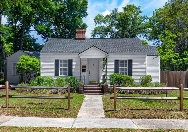 Homes for sale in Savannah, GA | 2142 E 43rd St, Savannah, GA 31404 | MLS# SA356516