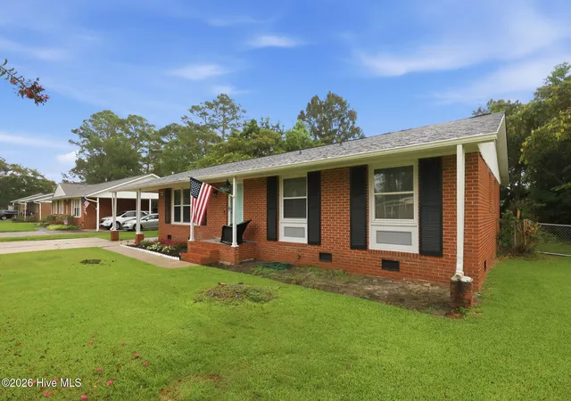 Photo 2 of Single family home for sale at 106 Stratford Rd, Havelock, NC 28532 | MLS# 100599604 | Listing updated on 2026-09-09