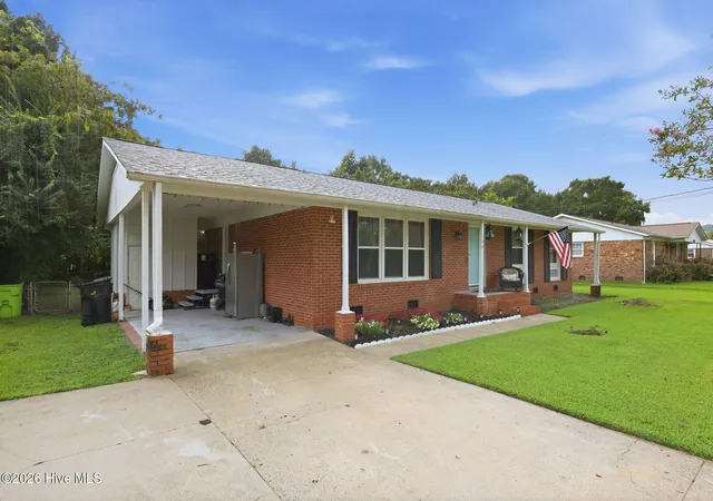 Photo 3 of Single family home for sale at 106 Stratford Rd, Havelock, NC 28532 | MLS# 100599604 | Listing updated on 2026-09-09