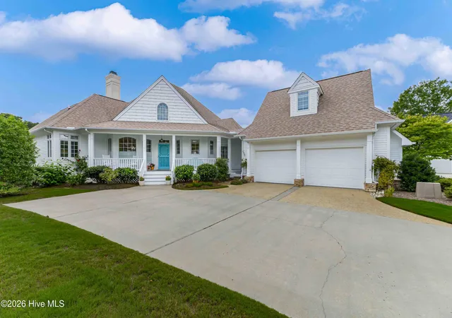 Photo 4 of Single family home for sale at 332 Magnolia Cir, Southern Pines, NC 28387 | MLS# 100562973 | Listing updated on 2026-09-03