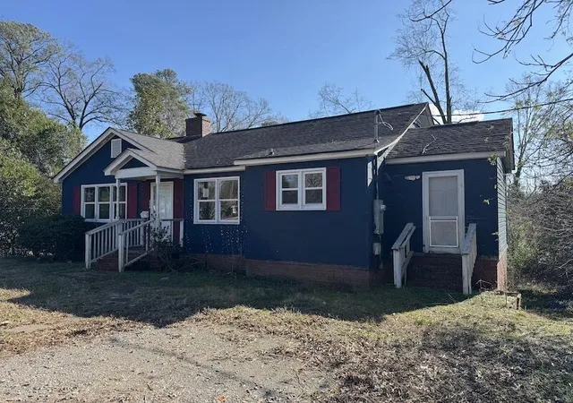 Homes for sale in Edgefield, SC | 404 Columbia Rd, Edgefield, SC 29824 | MLS# 98257247