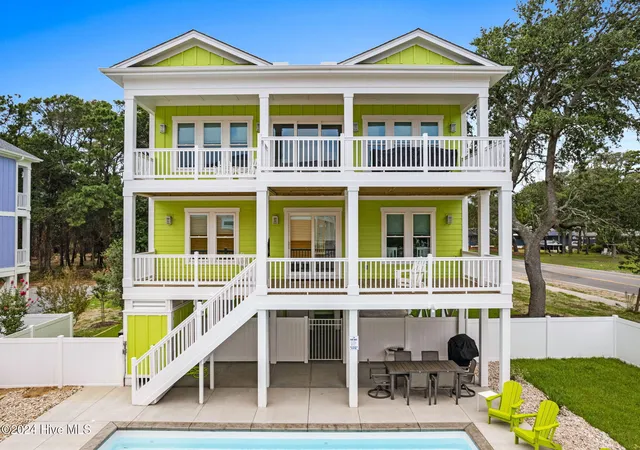 Photo 4 of Single family home for sale at 96 SE 66th Street, Oak Island, NC 28465 | MLS# 100584830 | Listing updated on 2026-08-22