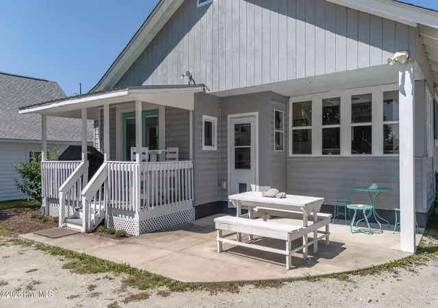 Photo 2 of Single family home for sale at 280 N Highway 101, Beaufort, NC 28516 | MLS# 100587347 | Listing updated on 2026-08-19