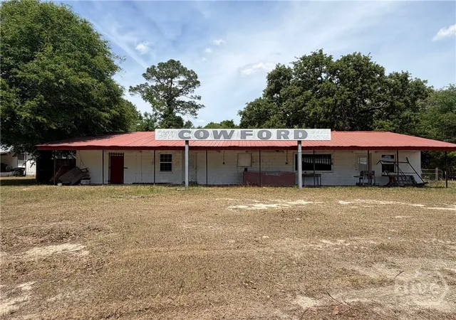 Homes for sale in Glennville, GA | 4102 Ga State 178 Hwy, Glennville, GA 30427 | MLS# SA354019