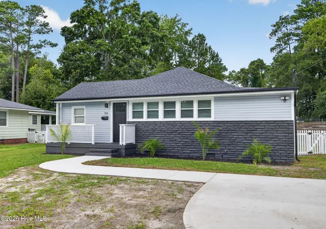 Photo 2 of Single family home for sale at 712 Rosemont Ave, Wilmington, NC 28403 | MLS# 100599647 | Listing updated on 2026-09-17