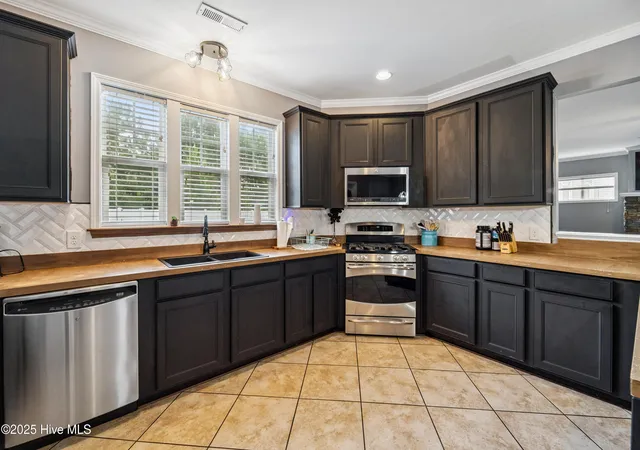 Photo 2 of Single family home for sale at 507 Walkens Woods Ln, Jacksonville, NC 28546 | MLS# 100516932 | Listing updated on 2026-08-19