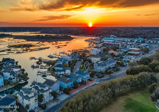 Listing Photo 4 - Condo for sale in building located at 304 Cswy Dr, Wrightsville Beach, NC 28480 - Unit #Unit A