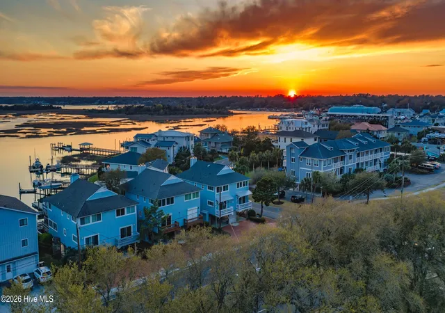 Listing Photo 5 - Condo for sale in building located at 304 Cswy Dr, Wrightsville Beach, NC 28480 - Unit #Unit A