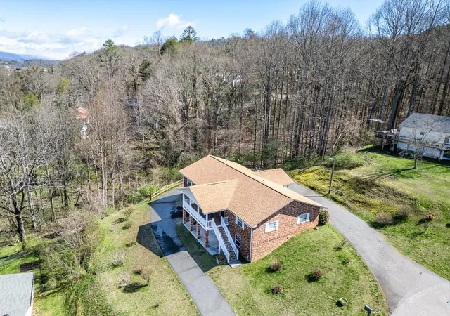 Photo 3 of Single family home for sale at 101 Dillard St, Murphy, NC 28906 | MLS# 98500369 | Listing updated on 2026-08-20