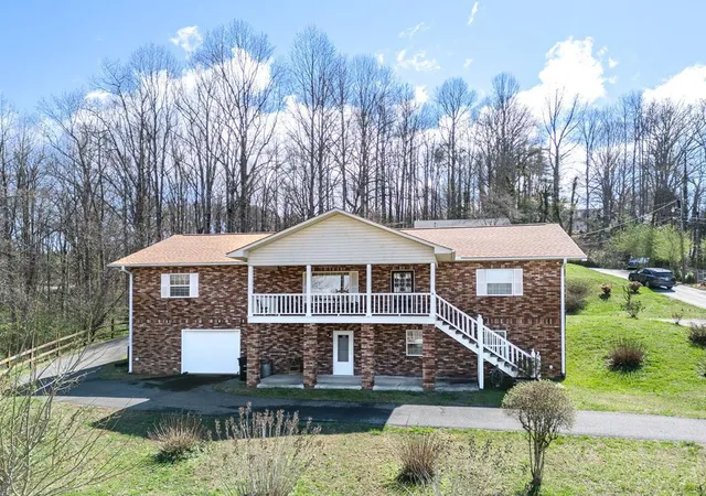 Photo 1 of Single family home for sale at 101 Dillard St, Murphy, NC 28906 | MLS# 98500369 | Listing updated on 2026-08-20