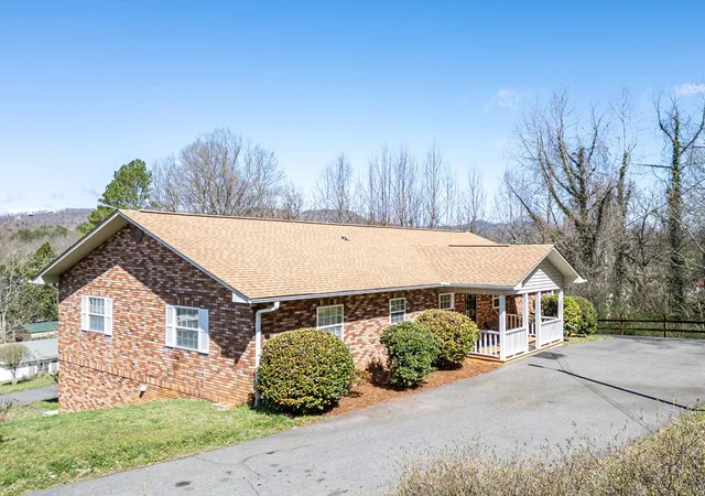 Photo 3 of Single family home for sale at 101 Dillard St, Murphy, NC 28906 | MLS# 98500369 | Listing updated on 2026-08-20