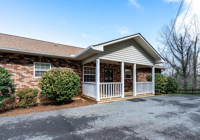 Photo 4 of Single family home for sale at 101 Dillard St, Murphy, NC 28906 | MLS# 98500369 | Listing updated on 2026-08-20