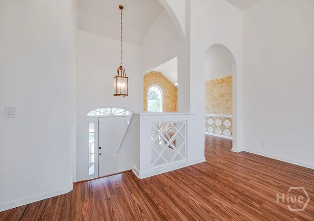 Photo 4 of Single family home for sale at 10 Teakwood Dr, Savannah, GA 31410 | MLS# SA359718 | Listing updated on 2026-08-19