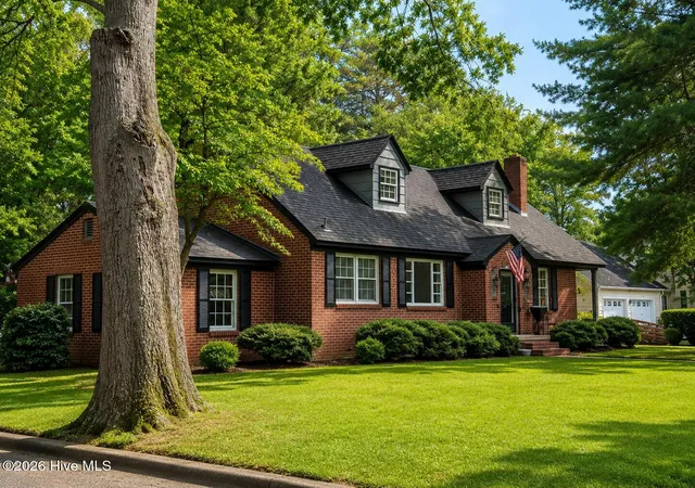 Photo 1 of Single family home for sale at 303 Prince St, Laurinburg, NC 28352 | MLS# 100586611 | Listing updated on 2026-08-29