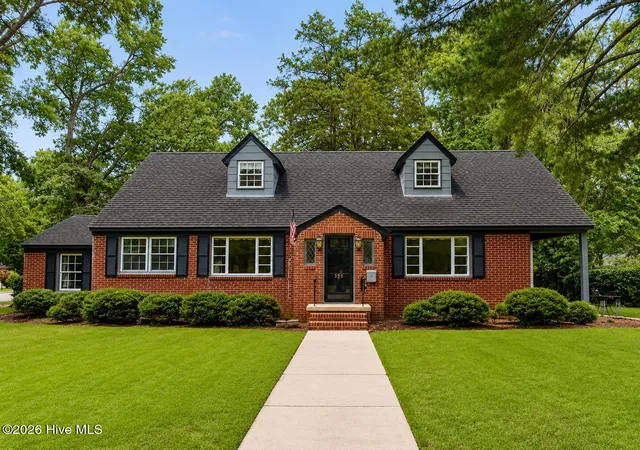 Photo 2 of Single family home for sale at 303 Prince St, Laurinburg, NC 28352 | MLS# 100586611 | Listing updated on 2026-08-29