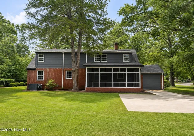 Photo 3 of Single family home for sale at 303 Prince St, Laurinburg, NC 28352 | MLS# 100586611 | Listing updated on 2026-08-29