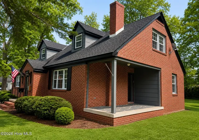 Photo 5 of Single family home for sale at 303 Prince St, Laurinburg, NC 28352 | MLS# 100586611 | Listing updated on 2026-08-29