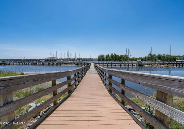Listing Photo 4 - Condo for sale in building located at 207 S Academy St, Washington, NC 27889