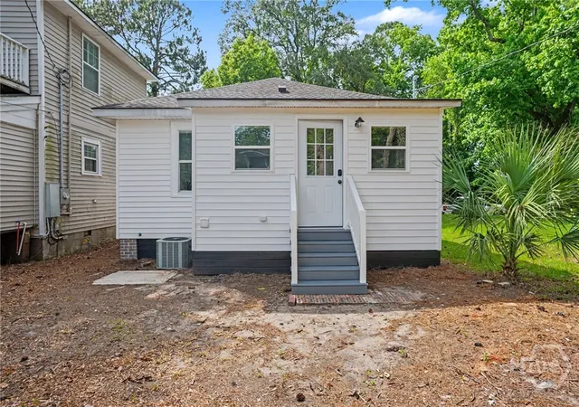 Homes for sale in Savannah, GA | 112 Goebel Ave, Savannah, GA 31404 | MLS# SA360400