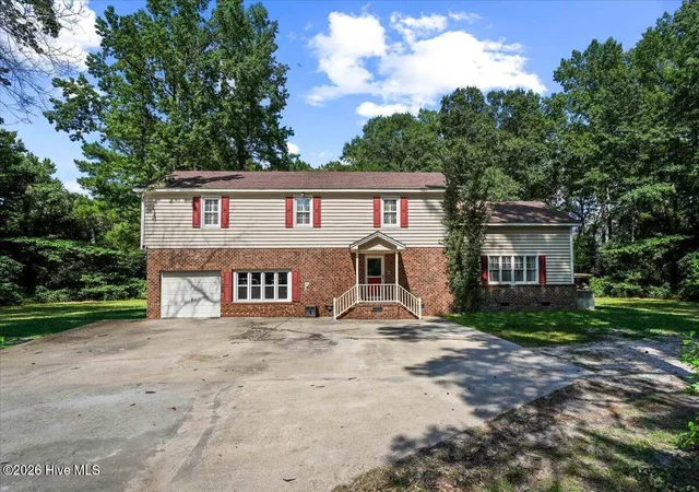 Photo 3 of Single family home for sale at 4606 Country Clb Dr N, Wilson, NC 27896 | MLS# 100586747 | Listing updated on 2026-09-14