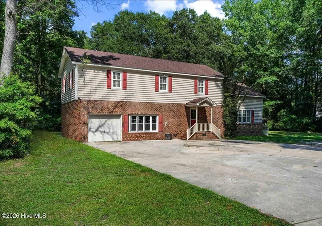 Photo 4 of Single family home for sale at 4606 Country Clb Dr N, Wilson, NC 27896 | MLS# 100586747 | Listing updated on 2026-09-14