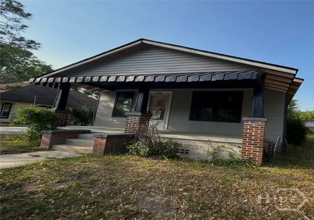 Photo 1 of Single family home for sale at 208 W 59th Street, Savannah, GA 31405 | MLS# SA354618 | Listing updated on 2026-10-09